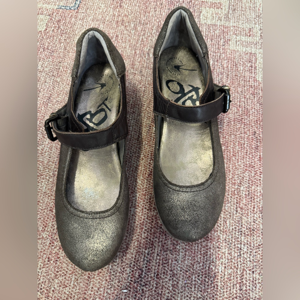OTBT Metallic Gray Mary Jane Wedge Pumps